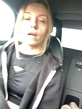 Live sex webcam photo for HeidiHarperUK #245006159