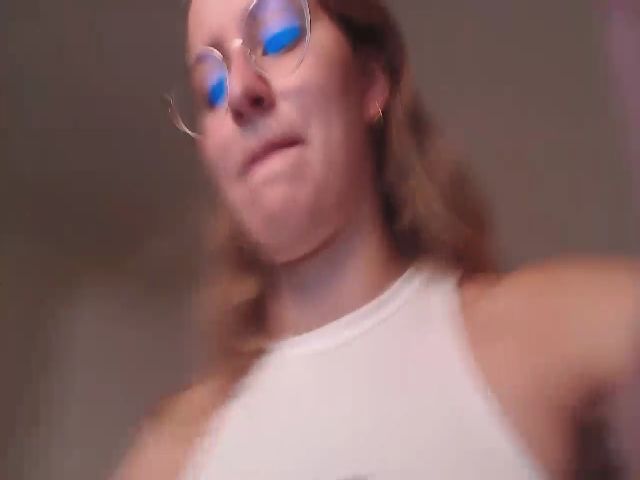 Live sex webcam photo for PrettyLy #253517406