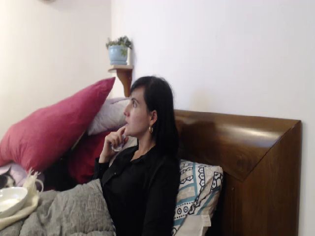 Live sex webcam photo for isabellazee2 #253614178