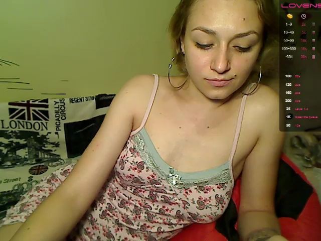 Live sex webcam photo for CatGirl01 #256704961