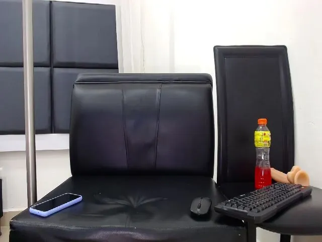 Live sex webcam photo for Melody18_ #254607800