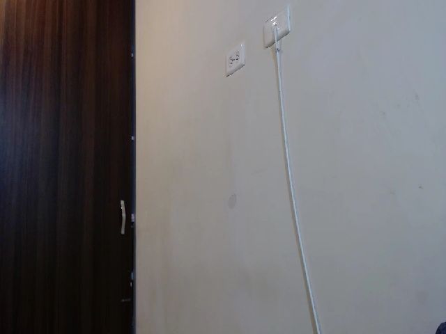 Live sex webcam photo for LaraSmiith_ #264571790