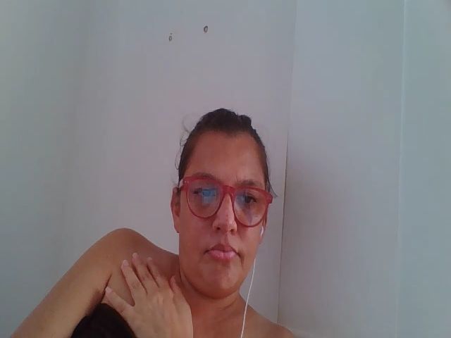 Live sex webcam photo for SweetLola01 #265126359