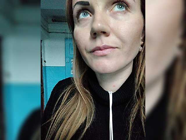 Live sex webcam photo for Alenushka888 #245526135