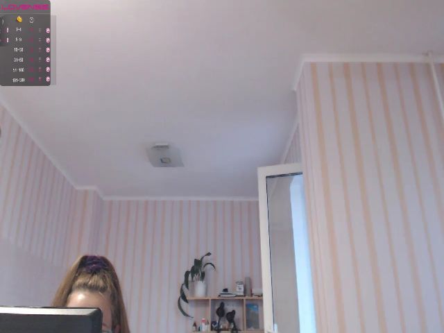 Live sex webcam photo for DinaGreen #255343386