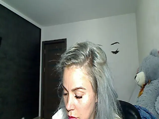 Live sex webcam photo for Yourmilf24 #260564392