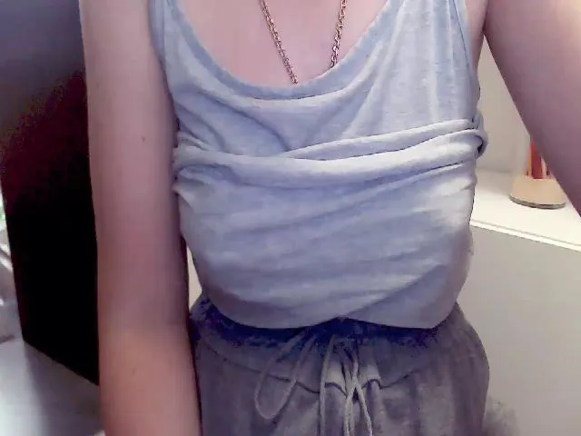 Live sex webcam photo for AngieBaby_77 #255349084