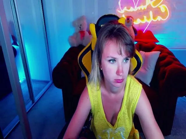 Live sex webcam photo for WhiteFoxi #255967742