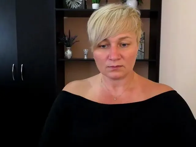 Live sex webcam photo for KailyMey #254172957