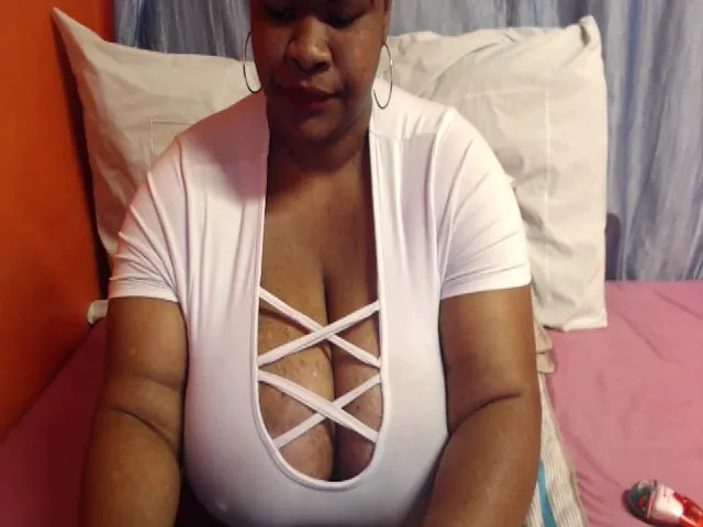 Live sex webcam photo for Sweetnozie #258605700