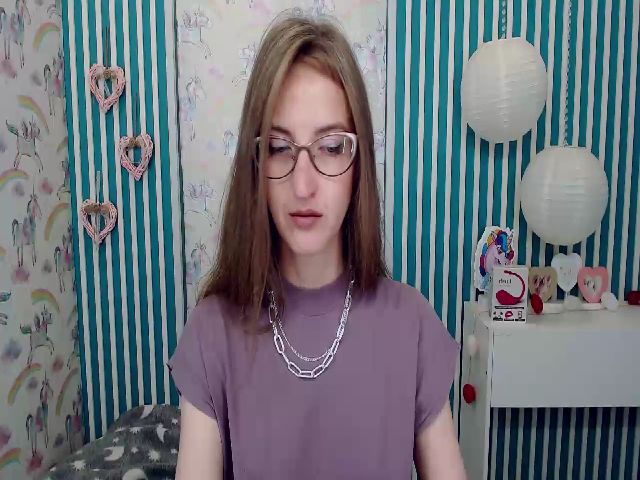 Live sex webcam photo for JennyLovelyS #264117656