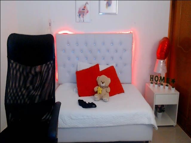 Live sex webcam photo for Antonella_lpz #252347787