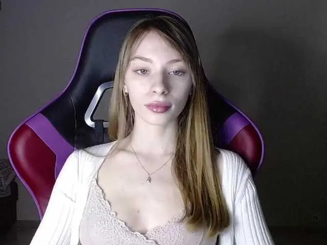 Live sex webcam photo for Emerald20 #245298327