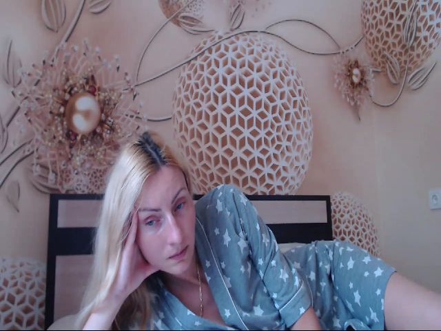 Live sex webcam photo for MeltingJulia #255624213