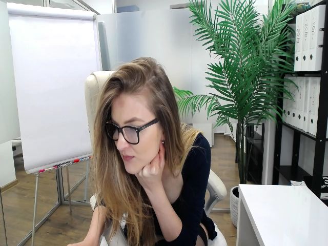 Live sex webcam photo for EllyElectra #252843776