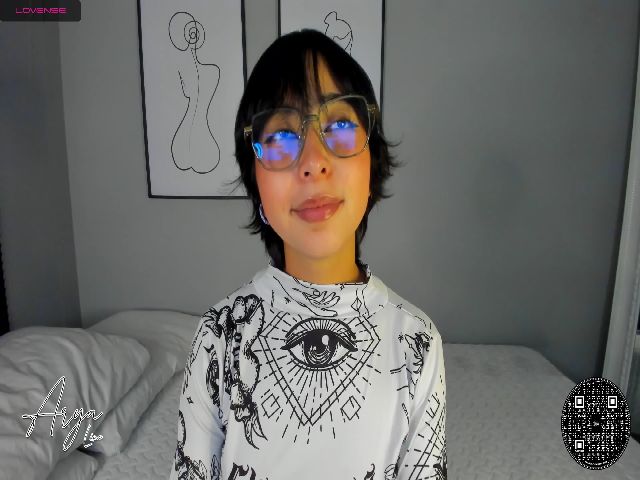 Live sex webcam photo for Arya_Line #255874436