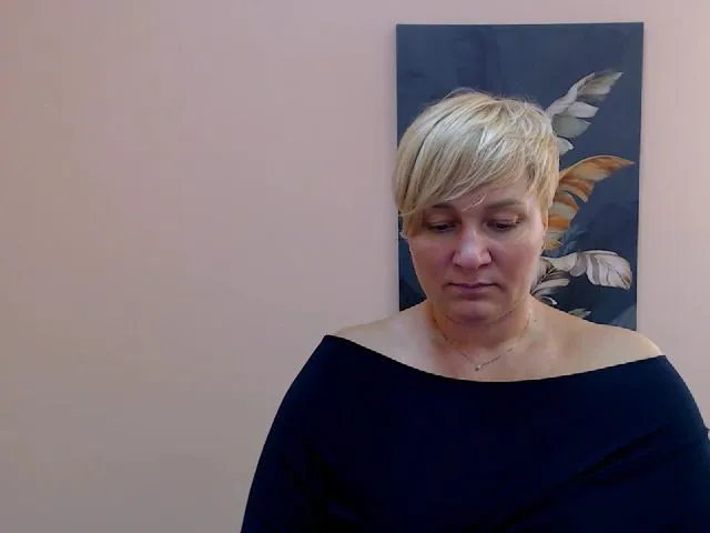 Live sex webcam photo for KailyMey #256324674