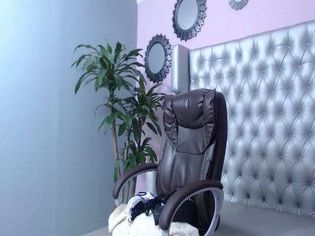 Live sex webcam photo for sashacamy #259785152