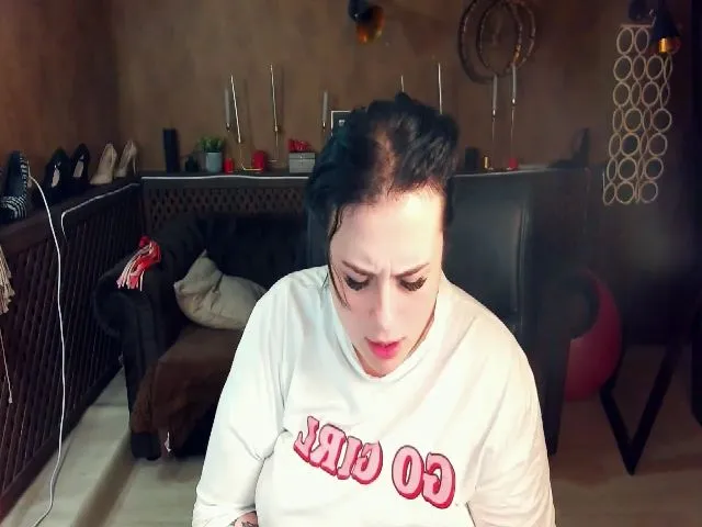 Live sex webcam photo for SerahMirabeli #257739183