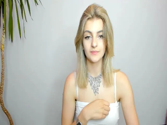 Live sex webcam photo for HelelGretta #256413461