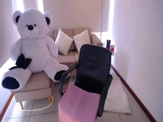 Live sex webcam photo for Candy_love2 #255973293