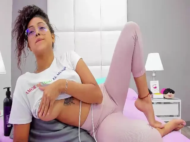 Live sex webcam photo for CristynRoice #254652367