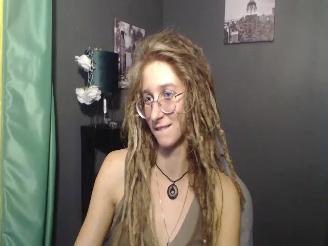 Live sex webcam photo for KINKYkeira #260134134