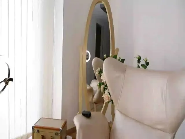 Live sex webcam photo for Anne_boleyn_ #255428192