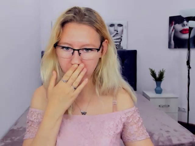 Live sex webcam photo for LizaSwan #254052276