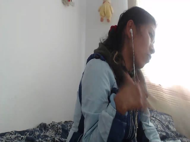 Live sex webcam photo for CHILENITAHOT #253172314