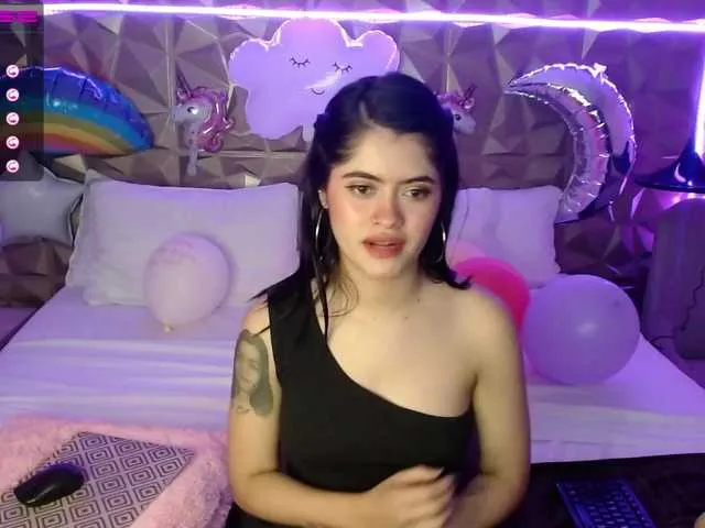 Live sex webcam photo for EsmeraldaMoon #241475561