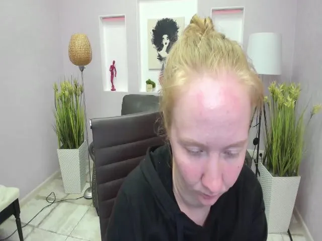 Live sex webcam photo for StunningKelly #253833065