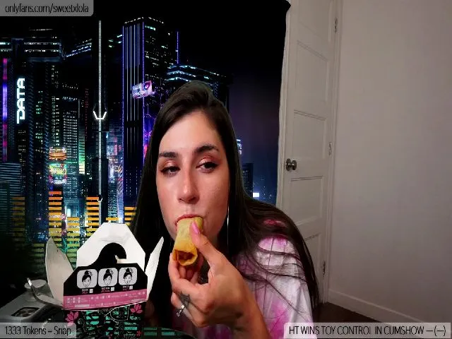 Live sex webcam photo for SweetxLola #262383216