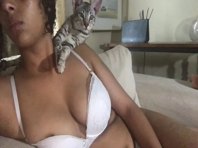 Live sex webcam photo for Egyptiankween #258748605