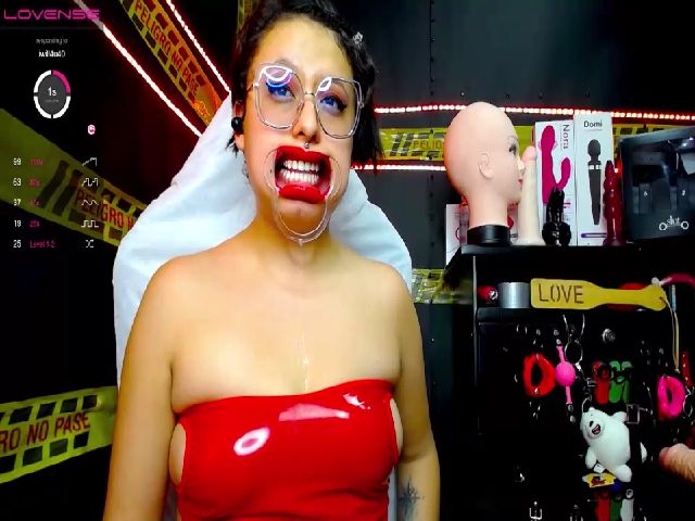 Live sex webcam photo for Rubi_slave #255053697