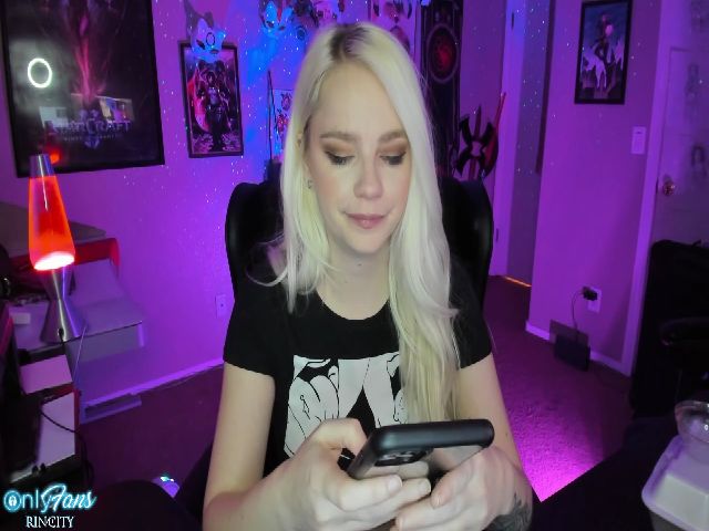 Live sex webcam photo for RinCity #257308739