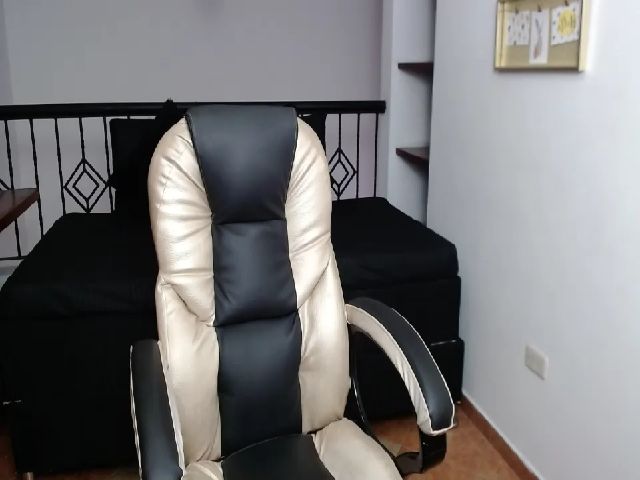 Live sex webcam photo for Yeli_Amber #252345884