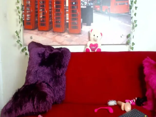 Live sex webcam photo for Emiliarain #252991476