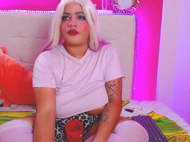 Live sex webcam photo for ammycollins #252417838