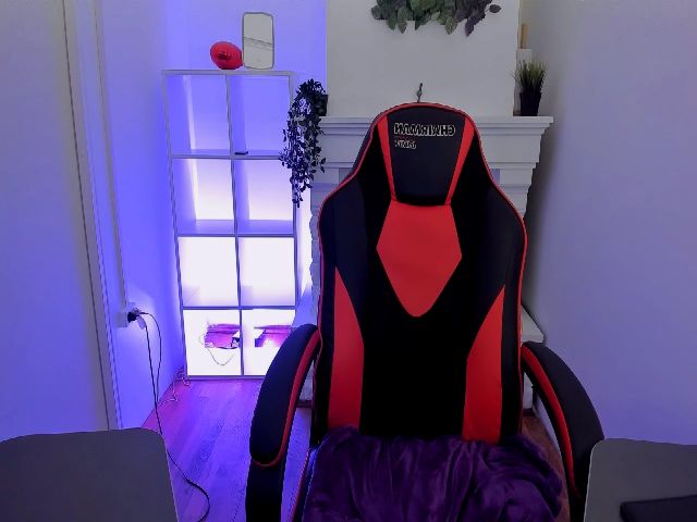 Live sex webcam photo for HelenCarter #256352732