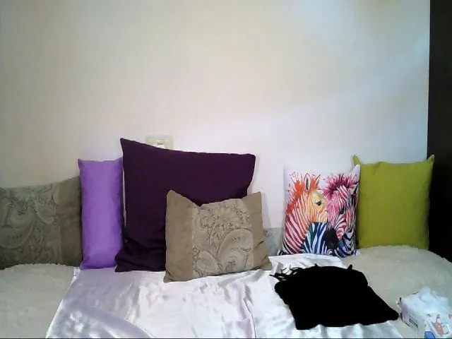 Live sex webcam photo for EmilyZest777 #256220219