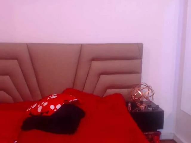 Live sex webcam photo for nicky-bennett #250734861