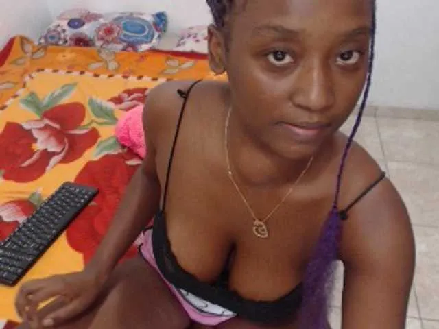 Live sex webcam photo for AndreaTuve #240994765