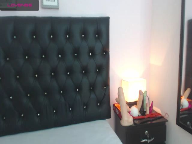 Live sex webcam photo for Shantal_19 #256502515