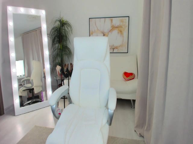 Live sex webcam photo for MarthaMayer #255526336