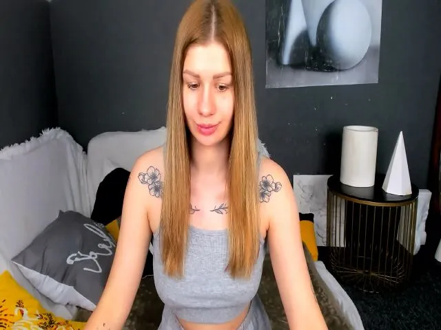 Live sex webcam photo for JuicyHelenX #262372813
