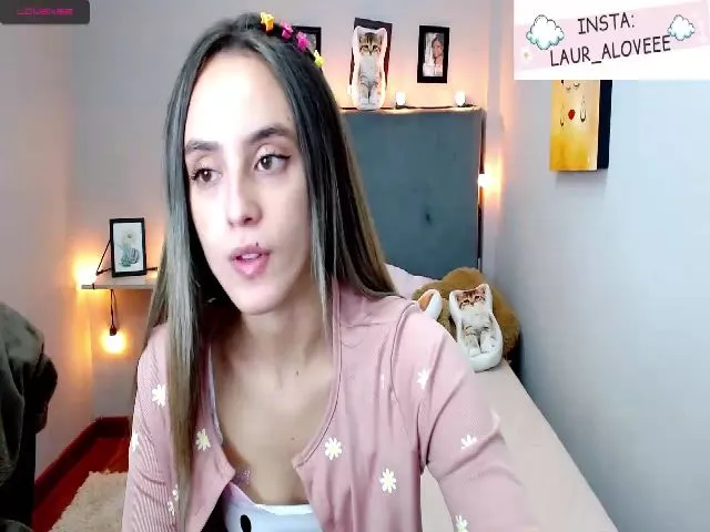 Live sex webcam photo for Laura_Lovee_ #261127269