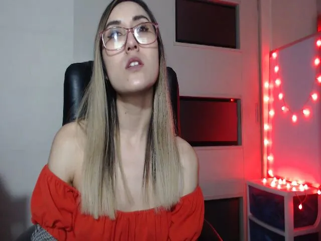 Live sex webcam photo for Ninimoon #261301207