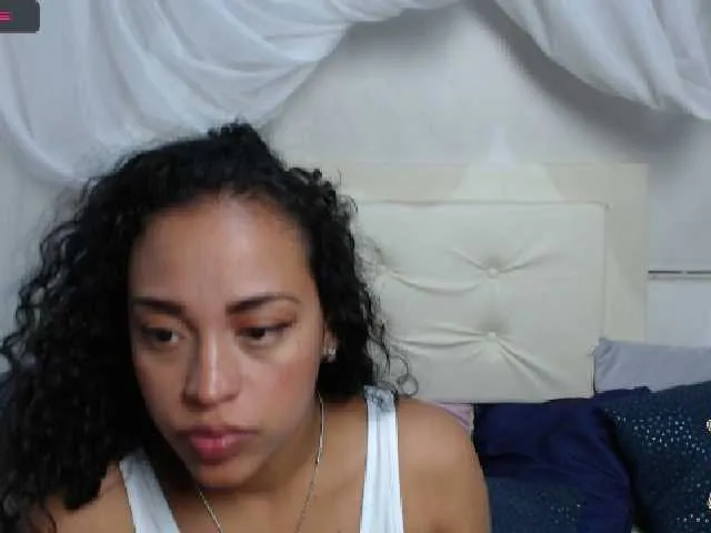 Live sex webcam photo for Angeluxxx #240926579