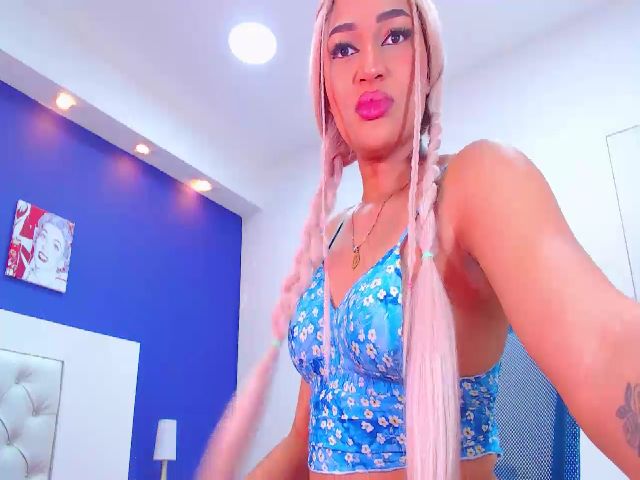 Live sex webcam photo for Scarlett_1801 #260225866